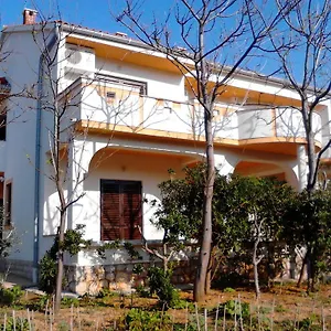 Apartment Kresimir Beauty With Shadow Trees And Parking Place, Pag Town
